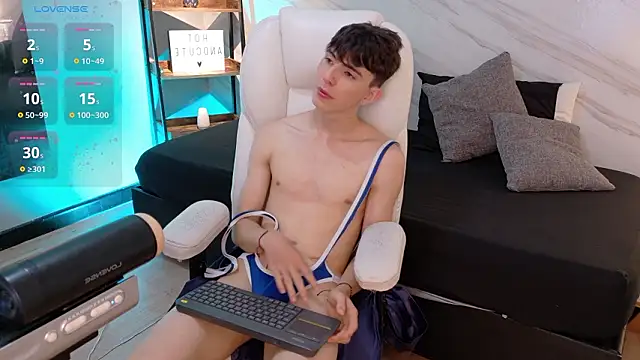 Snapshot of mathias_saenz chatting on February 3, 7:41 pm mathias saenz online show from February 3, 7:41 pm