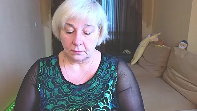 Snapshot of Milana_Milky chatting on February 6, 5:12 am Milana Milky online show from February 6, 5:12 am