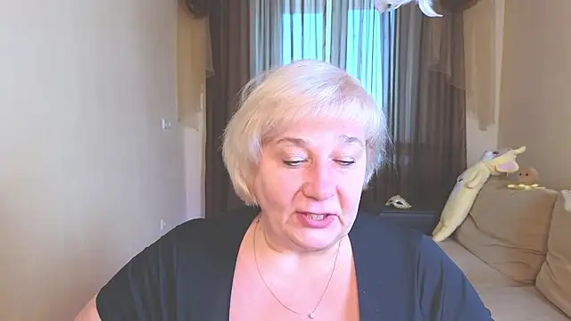 Snapshot of Milana_Milky chatting on February 17, 5:15 am Milana Milky online show from February 17, 5:15 am