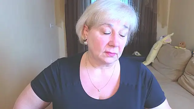 Snapshot of Milana_Milky chatting on March 2, 5:19 am Milana Milky online show from March 2, 5:19 am