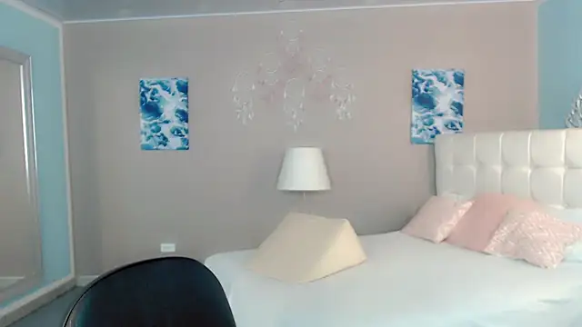 maddissonivanova online show from February 5, 6:56 pm