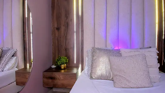 LucySalvatore  online show from October 1, 2:34 pm