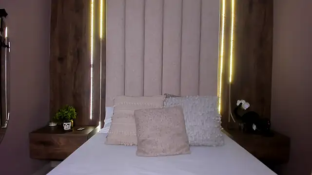 LucySalvatore  online show from October 11, 3:54 pm