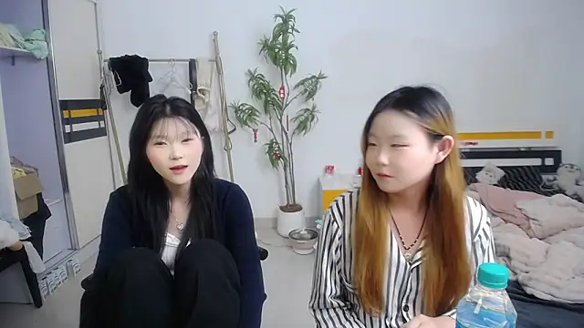 Snapshot of Babygirls523 chatting on October 17, 3:03 pm Babygirls523 online show from October 17, 3:03 pm