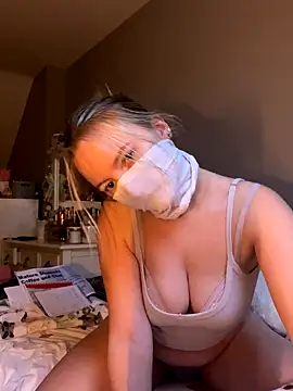 Snapshot of hazel_wood21 chatting on October 17, 4:53 pm hazel wood21 online show from October 17, 4:53 pm