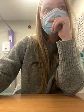 Snapshot of hazel_wood21 chatting on February 20, 12:05 pm hazel wood21 online show from February 20, 12:05 pm