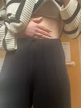 Snapshot of hazel_wood21 chatting on March 10, 1:49 pm hazel wood21 online show from March 10, 1:49 pm