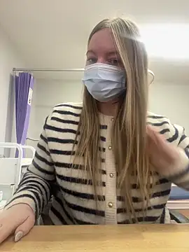 Snapshot of hazel_wood21 chatting on March 30, 9:43 am hazel wood21 online show from March 30, 9:43 am