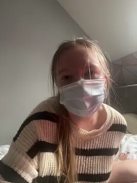 Snapshot of hazel_wood21 chatting on March 31, 4:29 pm hazel wood21 online show from March 31, 4:29 pm