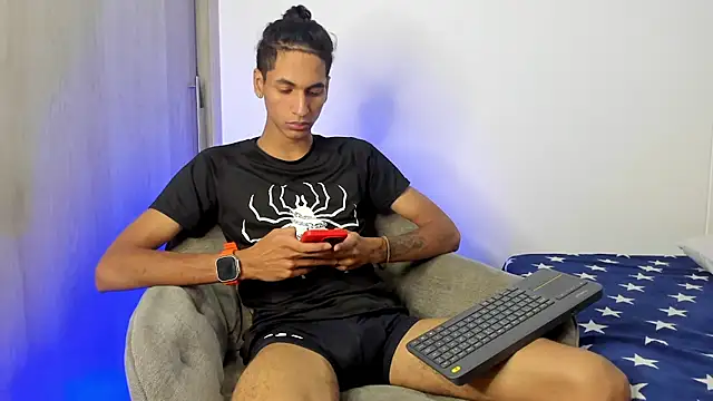 Snapshot of CamiiloRivera chatting on October 4, 6:33 am CamiiloRivera online show from October 4, 6:33 am