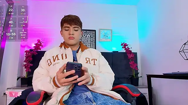 Lucass love online show from March 9, 12:42 pm