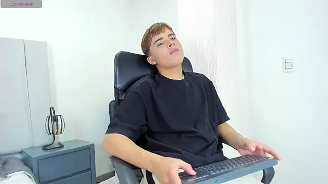 Lucass love online show from April 14, 2:01 pm