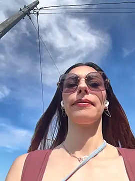 Amelie Crosby online show from June 21, 1:46 pm