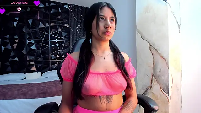 AylinLove online show from June 3, 12:30 pm