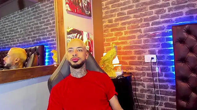 VinzenzRizzo online show from December 17, 4:29 am