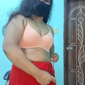 Snapshot of Bristy- chatting on December 4, 7:00 pm Bristy- online show from December 4, 7:00 pm