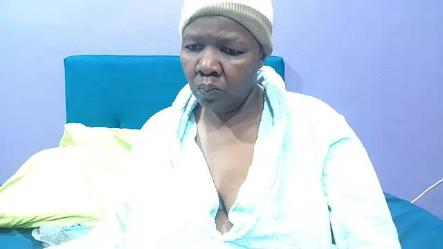 Snapshot of NaughtyChubbyZoe chatting on October 5, 5:28 am NaughtyChubbyZoe online show from October 5, 5:28 am