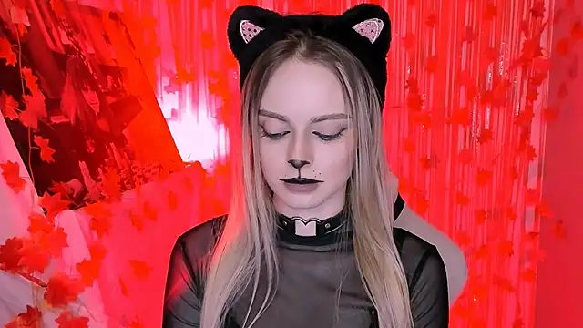 JuliaBrewwer online show from October 31, 1:34 pm