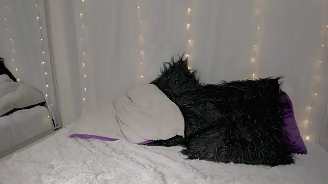 Snapshot of douglaszaens chatting on April 3, 2:53 am douglaszaens online show from April 3, 2:53 am