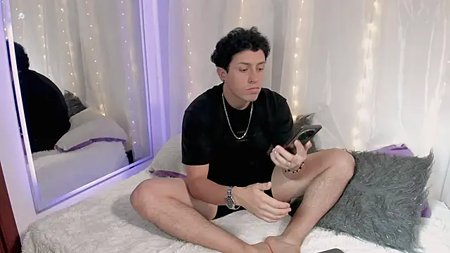 Snapshot of douglaszaens chatting on April 4, 11:46 pm douglaszaens online show from April 4, 11:46 pm