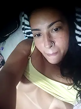 Snapshot of Danivinix chatting on December 2, 3:18 pm Danivinix online show from December 2, 3:18 pm