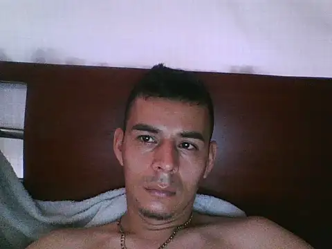 Snapshot of yersey9305 chatting on July 13, 2:20 pm yersey9305 online show from July 13, 2:20 pm