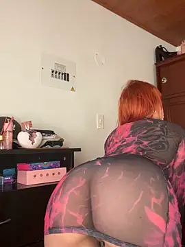 Snapshot of ScarlettRusso1 chatting on October 19, 1:12 pm ScarlettRusso1 online show from October 19, 1:12 pm