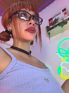 Snapshot of ScarlettRusso1 chatting on October 25, 12:13 pm ScarlettRusso1 online show from October 25, 12:13 pm