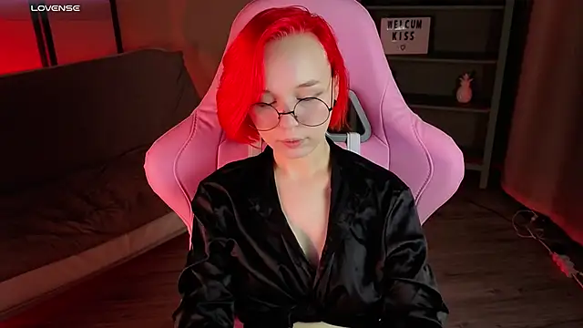 NaomiYoru online show from September 9, 8:41 pm