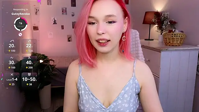 NaomiYoru online show from April 10, 8:35 pm