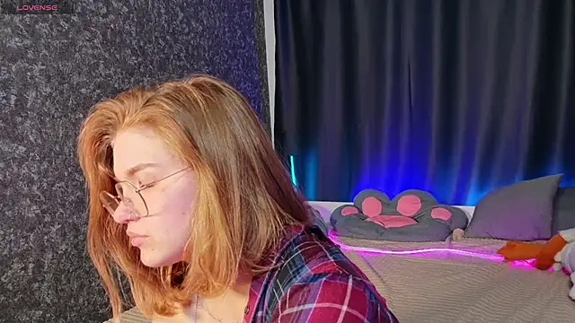 SophieMurrr online show from May 15, 9:00 pm