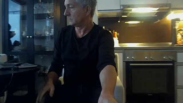 Snapshot of Swegay12-Exhi chatting on January 6, 11:36 am Swegay12-Exhi online show from January 6, 11:36 am