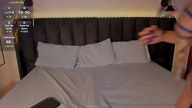 Sophie Smith19  online show from February 24, 2:15 pm