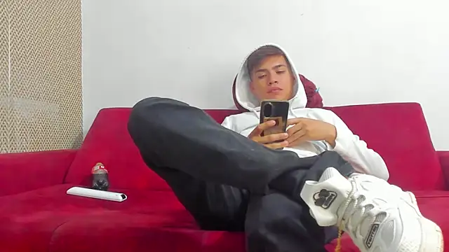 willy sexxx18 online show from March 7, 7:33 pm