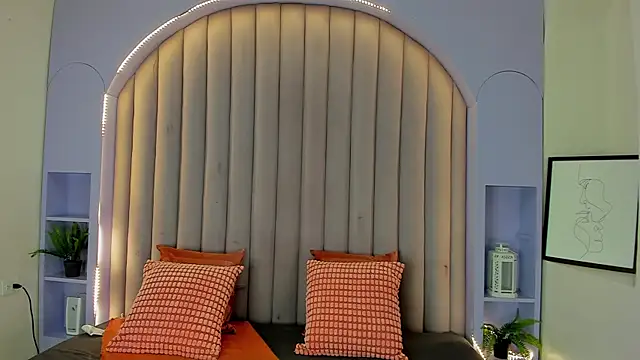 Taylorsmitth  online show from September 13, 11:32 am