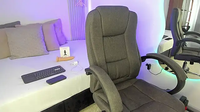 j deex online show from October 3, 4:15 pm