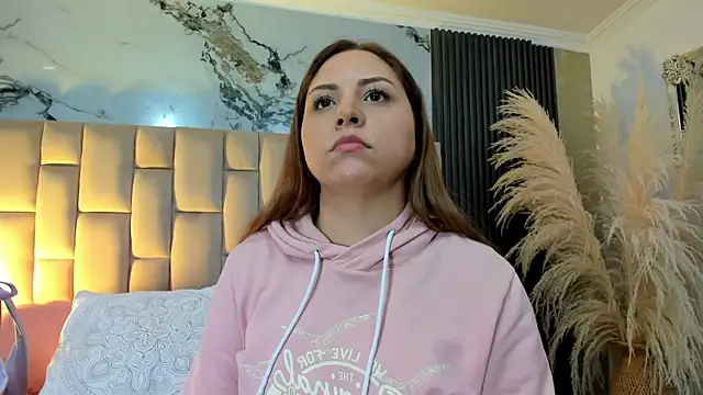 cloesummerr  online show from May 29, 12:58 pm