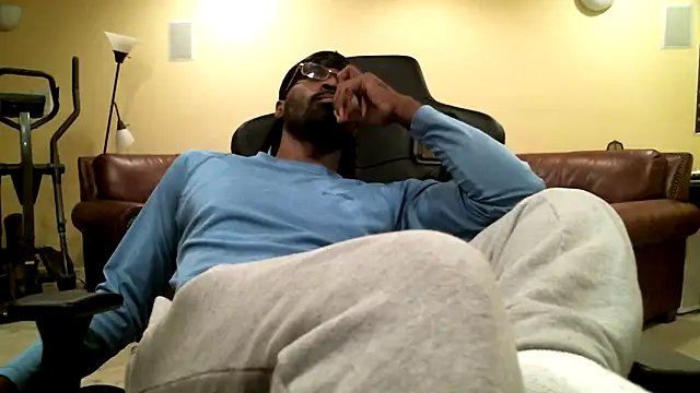 Snapshot of james421__ chatting on June 1, 2:24 am james421 online show from June 1, 2:24 am
