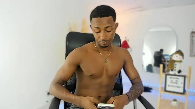 Snapshot of AbonySex69 chatting on December 4, 3:05 am AbonySex69 online show from December 4, 3:05 am