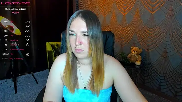 Snapshot of Sofii_darling chatting on June 20, 4:32 pm Sofii darling online show from June 20, 4:32 pm