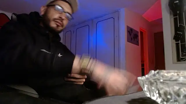 malek xarx  online show from February 3, 1:37 am