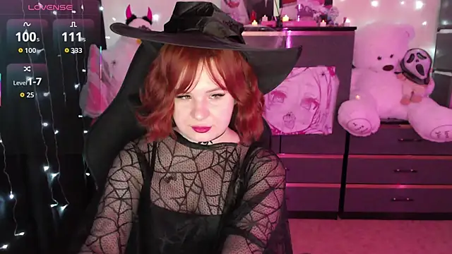 AmyVibess online show from October 31, 8:10 pm