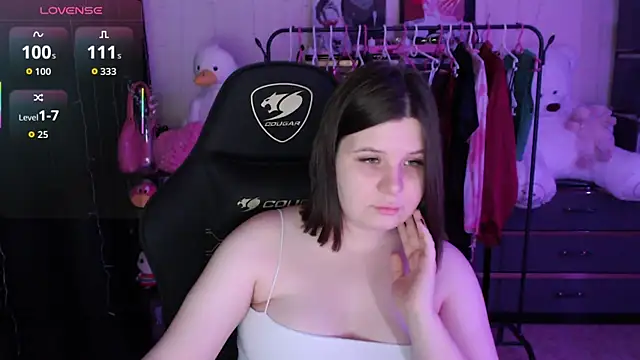 AmyVibess online show from April 7, 8:09 pm