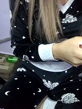 Snapshot of Maya_6 chatting on October 16, 9:27 pm Maya 6 online show from October 16, 9:27 pm