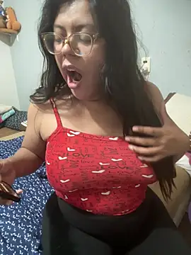 Snapshot of karysweetbeaury chatting on February 15, 7:32 pm karysweetbeaury online show from February 15, 7:32 pm