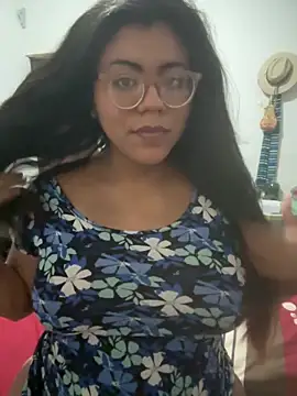 Snapshot of karysweetbeaury chatting on April 8, 5:29 am karysweetbeaury online show from April 8, 5:29 am