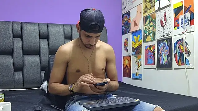 ashtoncooperr online show from October 4, 6:17 pm