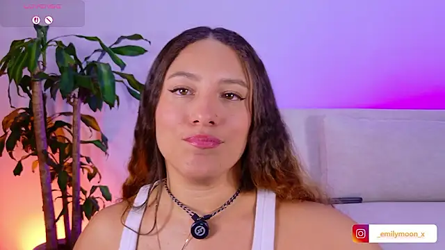 Snapshot of onlyemily_ chatting on February 1, 1:15 am onlyemily online show from February 1, 1:15 am