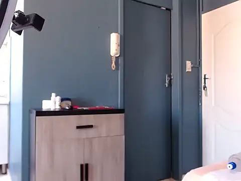 Snapshot of CuteHugeAxx chatting on October 3, 12:35 pm CuteHugeAxx online show from October 3, 12:35 pm