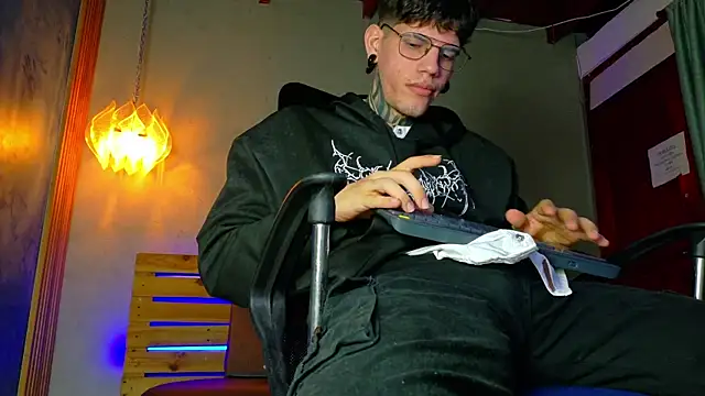 david huge online show from April 11, 3:11 am